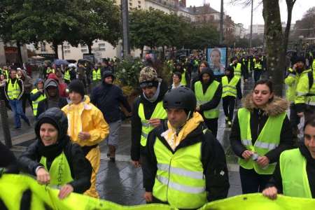 جلیقه زردها بار دیگر خیابان های فرانسه را قرق كردند