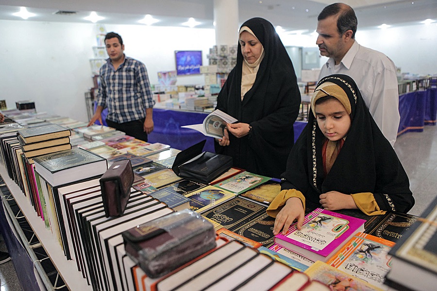 سيزدهمين نمايشگاه قرآن و عترت در اهواز آغاز به كار كرد