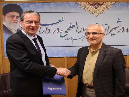 جامعة شيراز وجامعة بواتييه الفرنسية توقعان مذكرة تفاهم جامعة شيراز وجامعة بواتييه الفرنسية توقعان مذكرة تفاهم