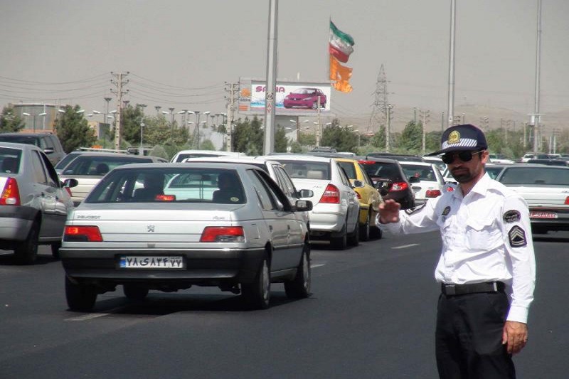 توقيف خودرو جهت كنترل مدارك رانندگان توسط پليس ممنوع است