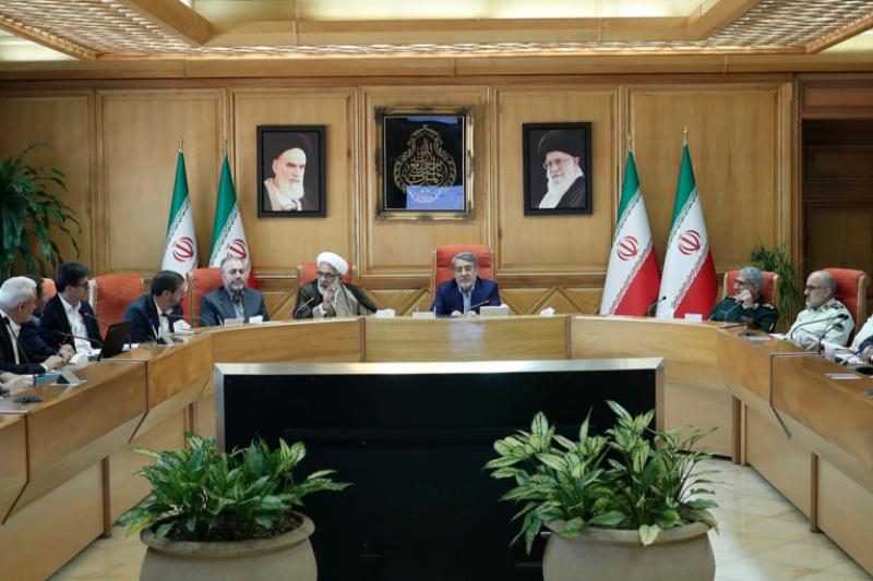 وزير الداخلية يؤكد ضرورة منع الدخول اللا قانوني للرعايا الأجانب وزير الداخلية يؤكد ضرورة منع الدخول اللا قانوني للرعايا الأجانب