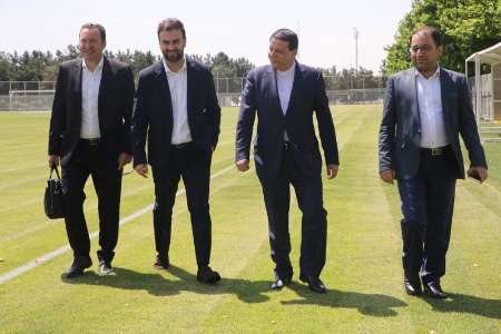 بازدید ویلموتس از امكانات فوتبال ایران بازدید ویلموتس از امكانات فوتبال ایران