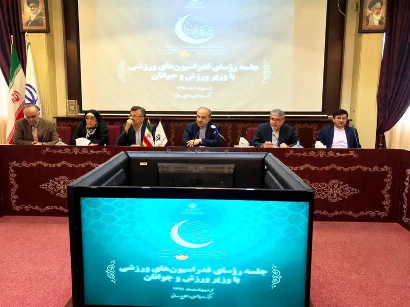 داورزنی: كسانی كه برای پاداش مدال می گیرند، بهتر است به میدان نروند