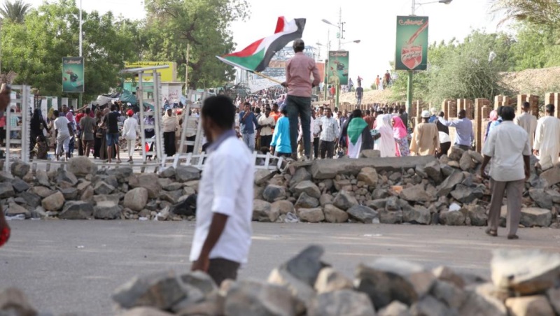 حمله نيروهاي امنيتي به تحصن كنندگان سوداني 14 زخمي برجا گذاشت