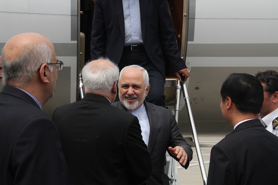 ظریف وارد پكن شد ظریف وارد پكن شد