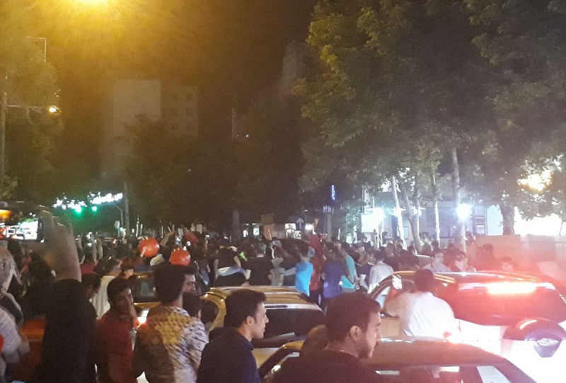 مردم كرمانشاه قهرماني پرسپوليس را جشن گرفتند مردم كرمانشاه قهرماني پرسپوليس را جشن گرفتند