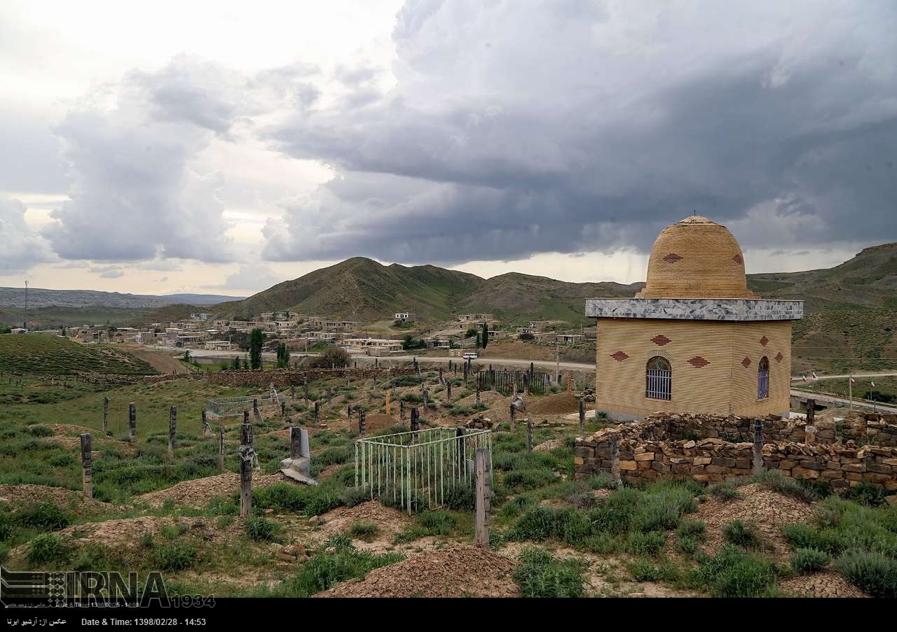 Ein alter Friedhof im Nordosten des Iran Ein alter Friedhof im Nordosten des Iran