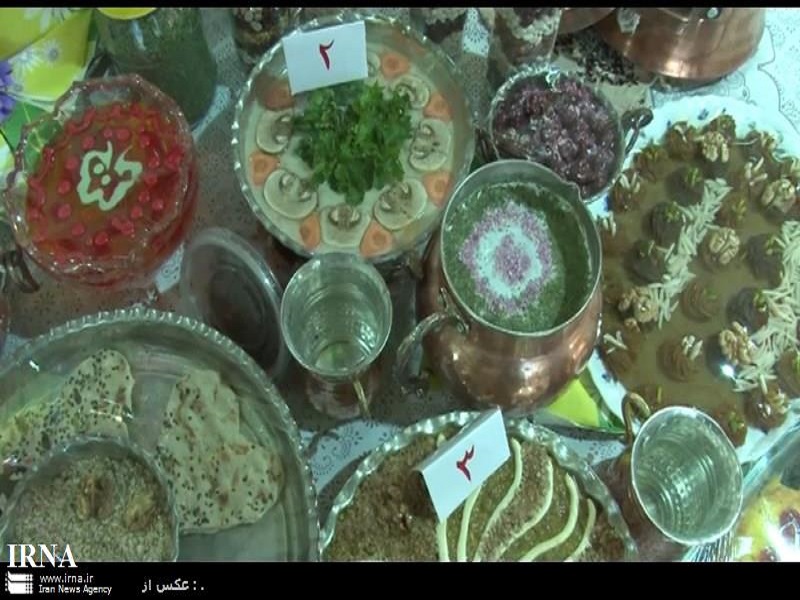 20 مليت غذاهاي رمضان خود را در نمايشگاه قرآن مشهد عرضه كردند