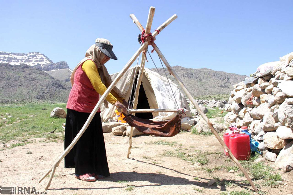 گره زنان بر تار و پود زندگی عشایری گره زنان بر تار و پود زندگی عشایری