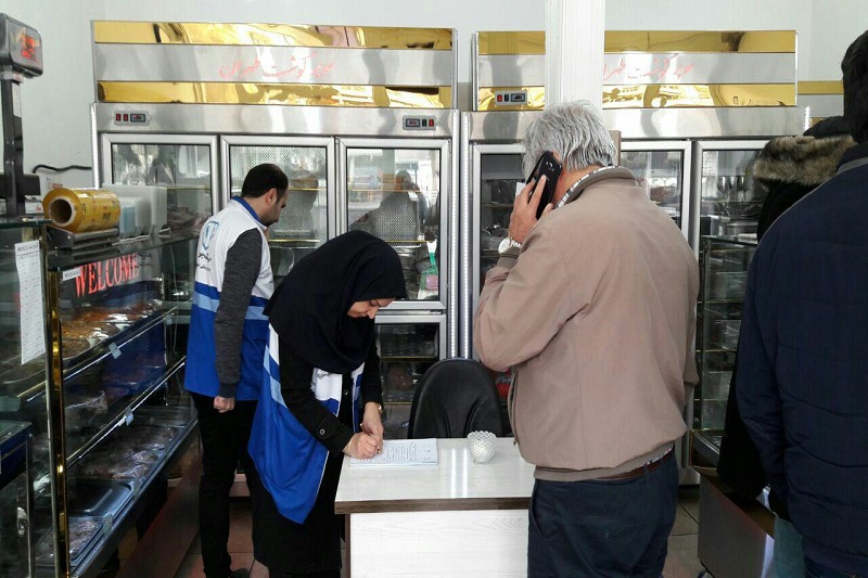كشف 800 كيلو گوشت و آلايش غير بهداشتي مرغ در آق قلا كشف 800 كيلو گوشت و آلايش غير بهداشتي مرغ در آق قلا