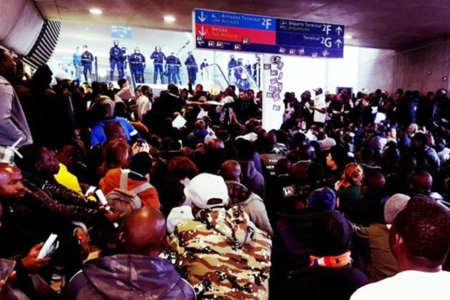 تجمع صدها مهاجر در فرودگاه شارل دوگل فرانسه