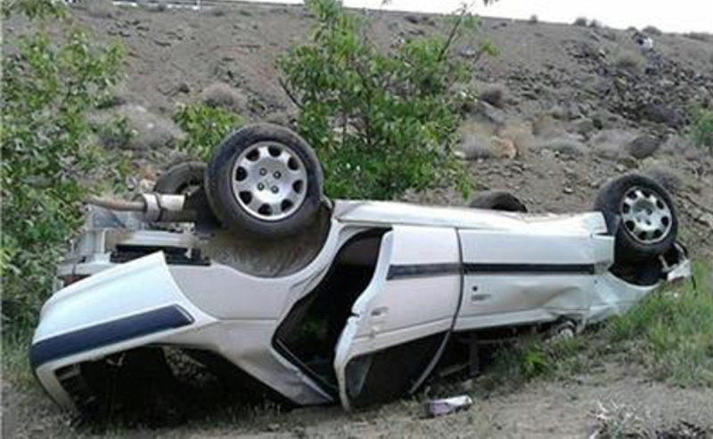 واژگوني خودرو در محور فسا - شيراز يك كشته بر جاي گذاشت واژگوني خودرو در محور فسا - شيراز يك كشته بر جاي گذاشت