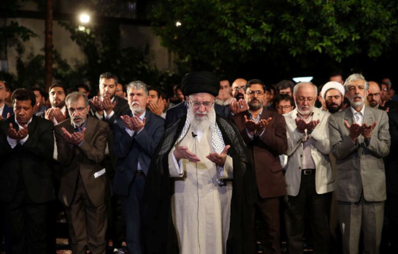 دیدار جمعی از شاعران و استادان زبان و ادب پارسی با رهبر انقلاب دیدار جمعی از شاعران و استادان زبان و ادب پارسی با رهبر انقلاب