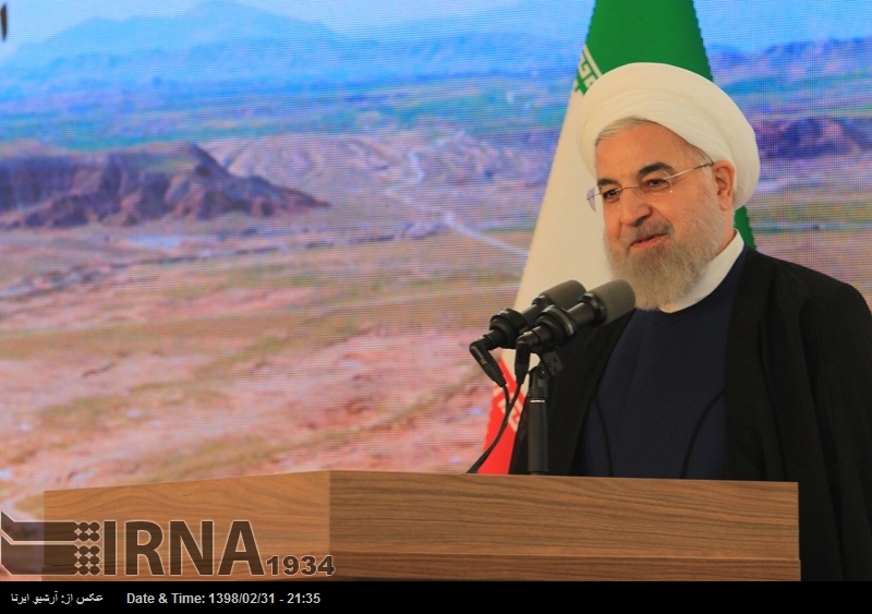 Ruhani: İran milleti zorbalar karşısında boyun eğmez