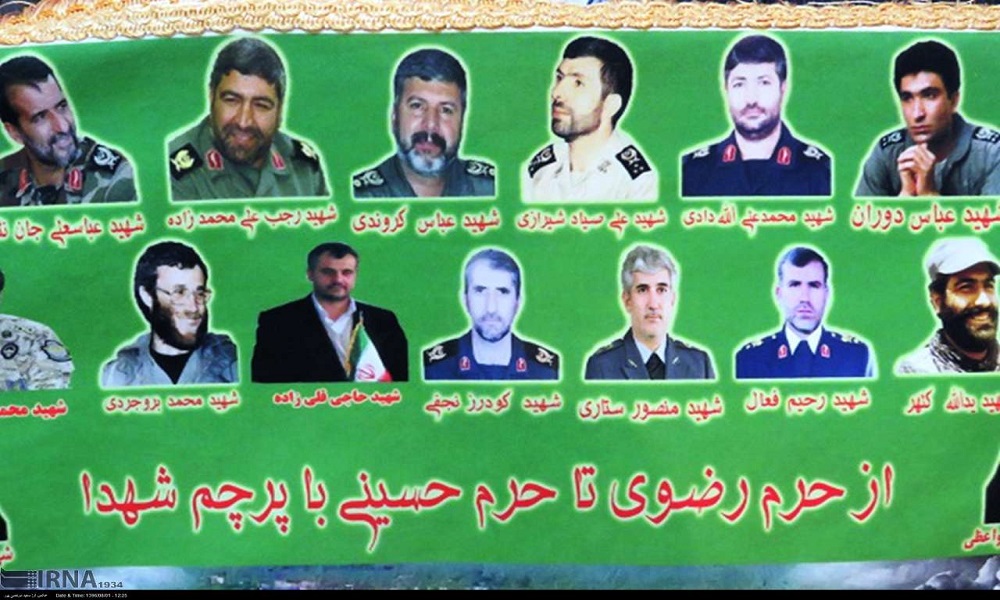 دوچرخه سوار حامل پرچم منقش به تصوير شهدا به هرمزگان رسيد دوچرخه سوار حامل پرچم منقش به تصوير شهدا به هرمزگان رسيد