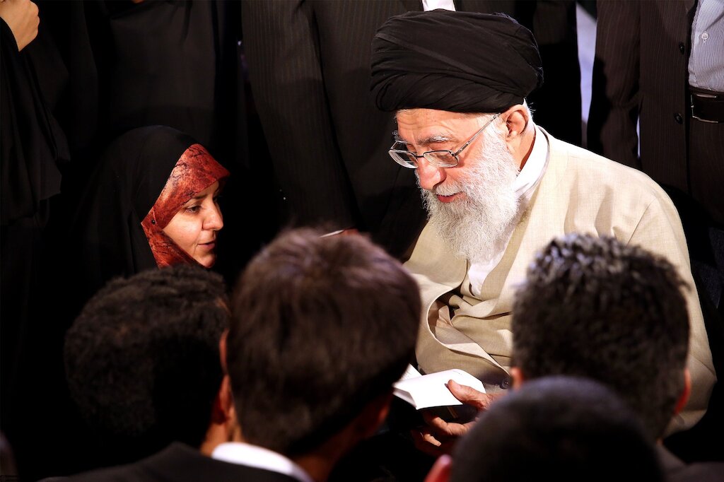 Leader warns about intrusion of other languages in Persian Leader warns about intrusion of other languages in Persian