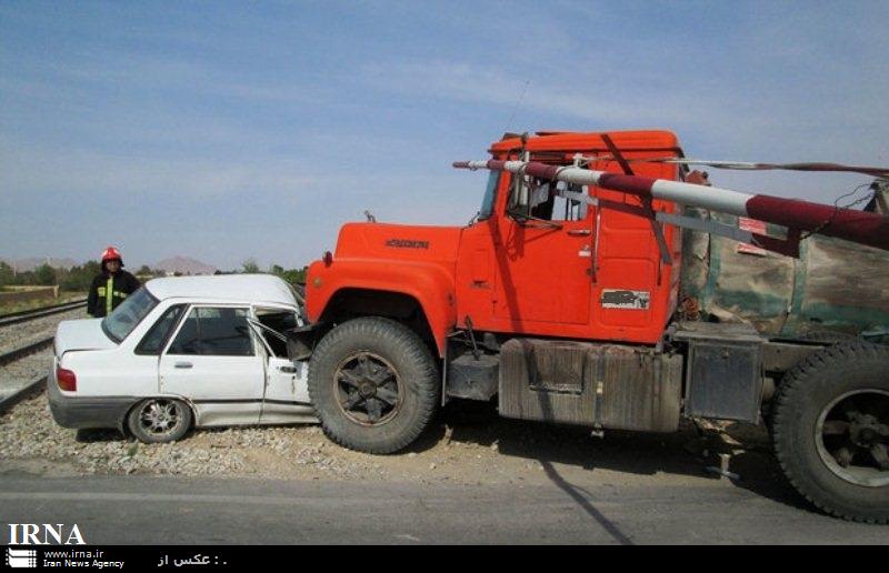 برخورد تريلي با دو پرايد چهار مصدوم برجاي گذاشت برخورد تريلي با دو پرايد چهار مصدوم برجاي گذاشت