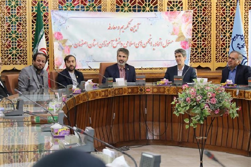 تمركز بر نخبگان اولويت اتحاديه انجمن هاي اسلامي دانش آموزان است تمركز بر نخبگان اولويت اتحاديه انجمن هاي اسلامي دانش آموزان است