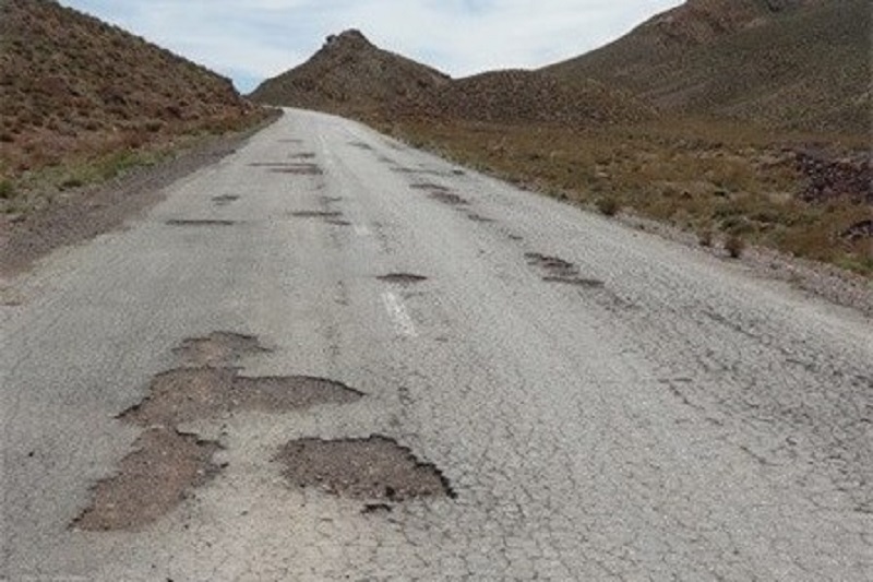 100 كيلومتر از راه هاي روستايي اردستان نيازمند آسفالت است 100 كيلومتر از راه هاي روستايي اردستان نيازمند آسفالت است